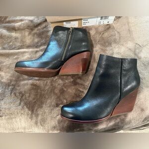 Kork- Ease Natalya Bootie, black, size 9
